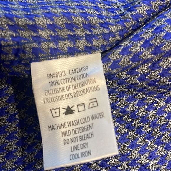 Robert Graham men’s medium shirt beautiful piece if you know this brand love it. - Picture 6 of 12